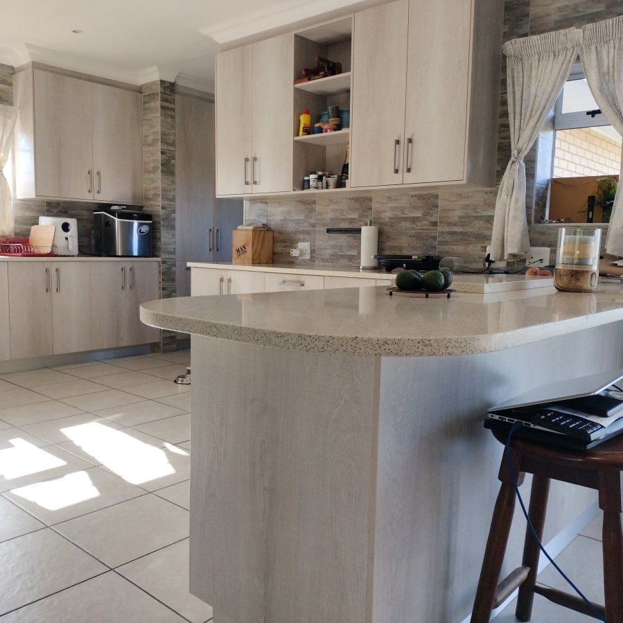 4 Bedroom Property for Sale in Grootbrakhoogte Western Cape